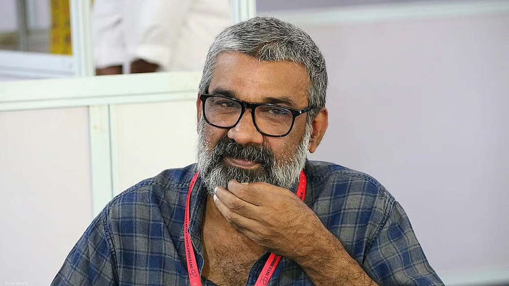 অভিনেত্রীকে নিপীড়নের অভিযোগে পরিচালক গ্রেফতার